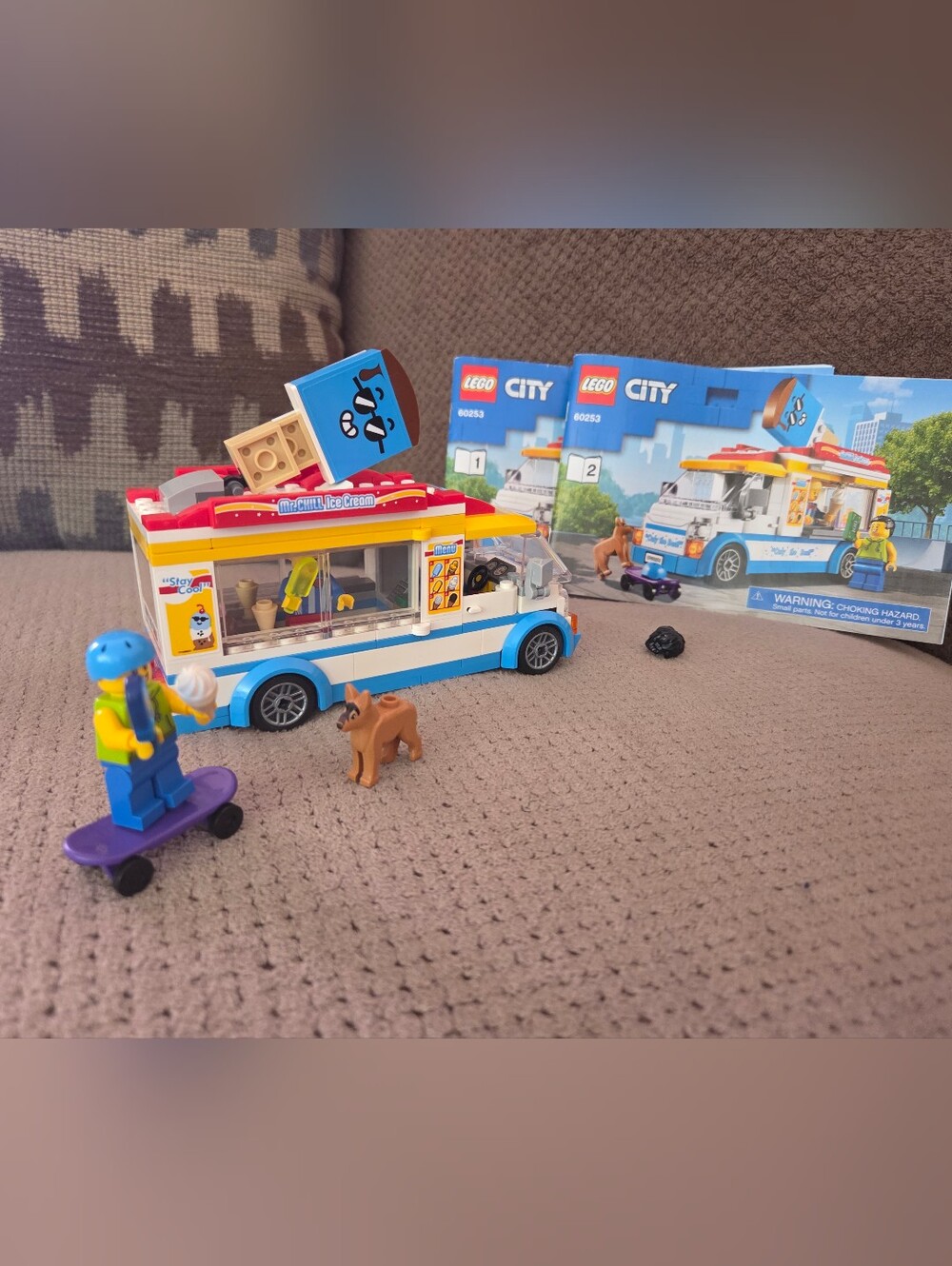 Lego City Ice Cream Truck 60253 Retired set 200 pcs 99% complete Different wig